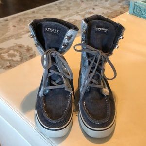 Sperry lace up high top bootie size 6